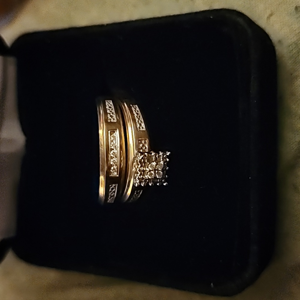 Ym engagement ring with clear stones.